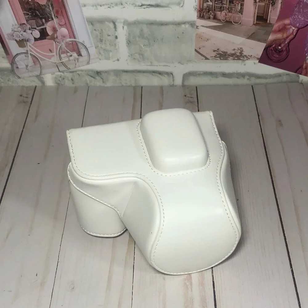 III5 MegaGear White Leather Camera Case w/Strap